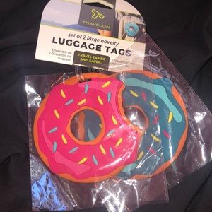 Donut shaped luggage tag